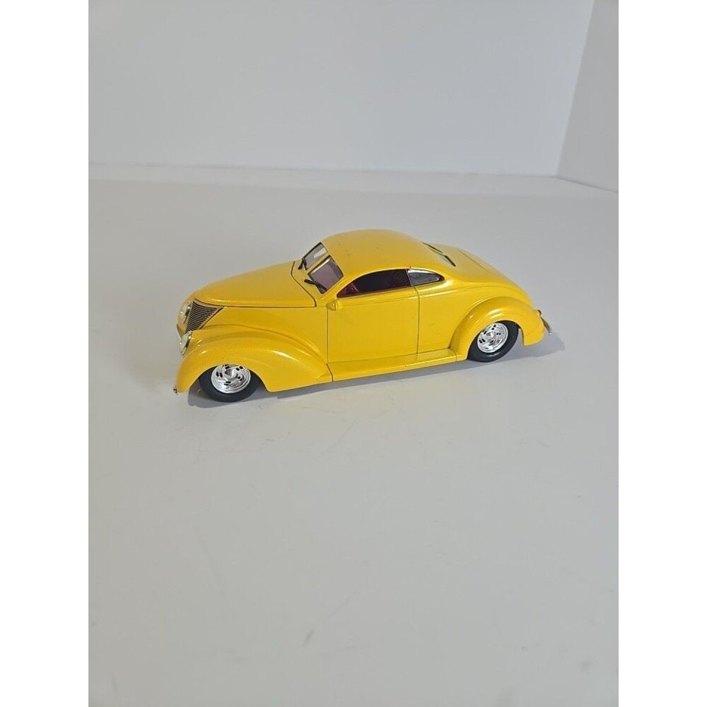 ERTL American Muscle 1:24 1937 Ford Posies Swept Back Coupe Yellow SLAMD